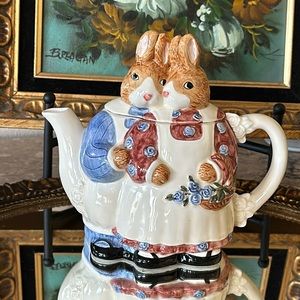 Ek Brownd Otagiri Japan Teapot Hand painted Love Bunny’s Rabbits 🐇 Vintage